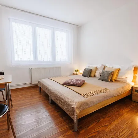 U Nádraží Albergue